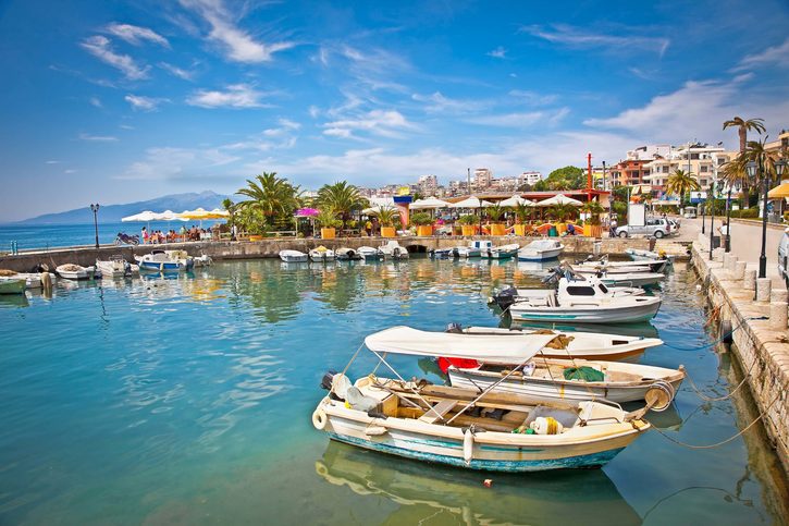 Saranda - neoficiální hlavní město Albánské riviéry. Město má asi 20 tisíc obyvatel se silně zastoupenou řeckou menšinou