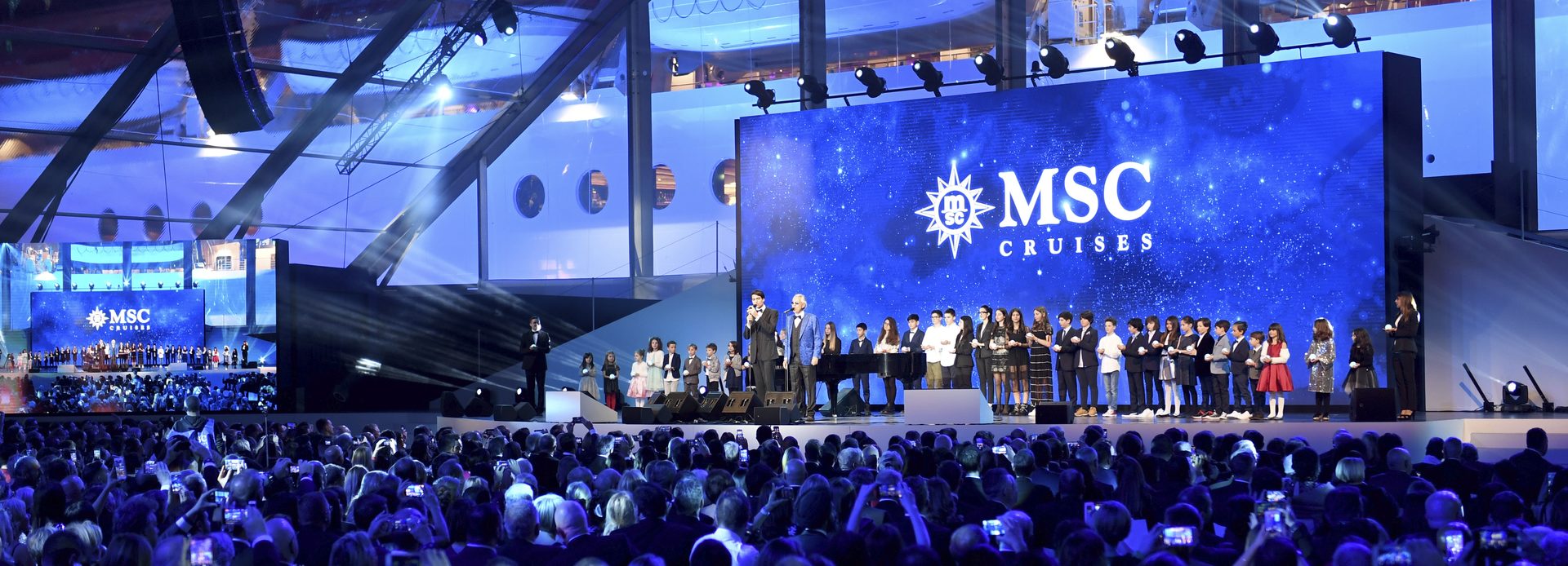 Křtila se MSC Bellissima a my jsme (společně se Sophií Loren) byli u toho Křtila se MSC Bellissima a my jsme (společně se Sophií Loren) byli u toho