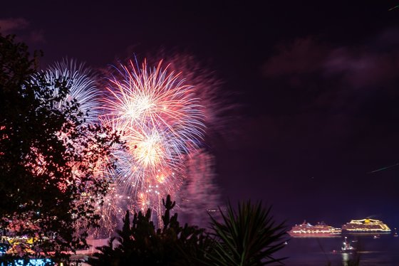 Novoroční ohňostroje v zálivu San Juan