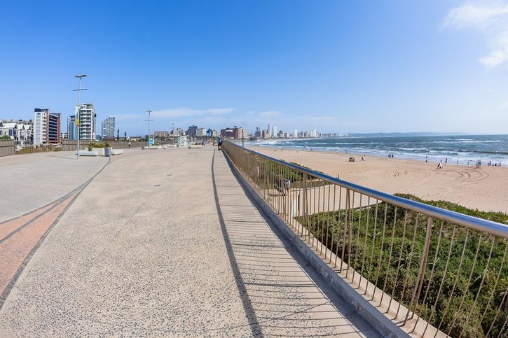 Durban - Pobřežní promenáda s výhledem na Indický oceán.