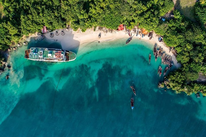 Zanzibar - Písečná pláž ostrova Prison Island.