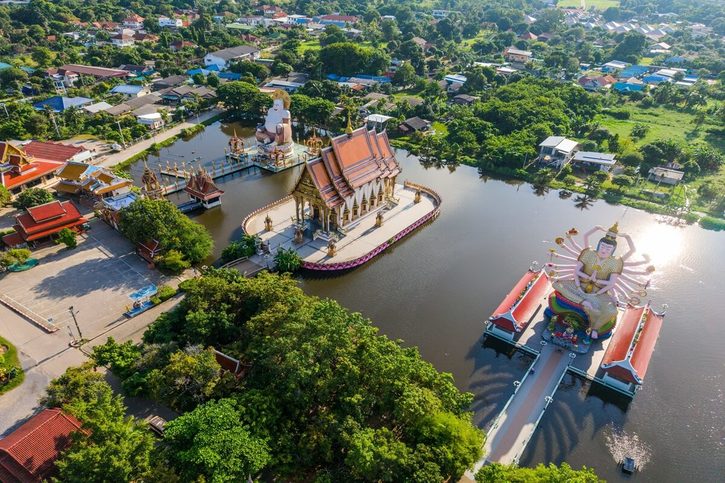 Ko Samui - Letecký pohled na Wat Plai Laem.