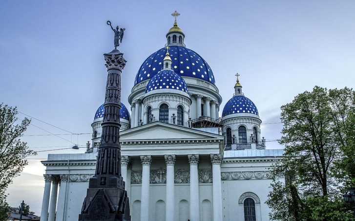 Chrám Nejsvětější Trojice -  je pravoslavný chrám v Petrohradu. Nachází se na Trojickém náměstí.Chrám byl postaven v letech 1825 až 1835 v empírovém klasicistním stylu