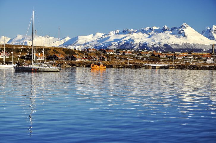 Pohled na město Ushuaia v Argentině. Ushuaia je hlavní městem provincie Tierra del Fuego
