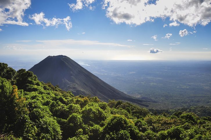 Salvador - Izalco Volcano od Cerro Verde Národní Park, Salvador-349713224