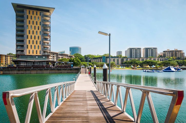 Darwin Waterfront je oblíbeným místem pro restaurace, obchody, vodní sporty a výletní lodě
