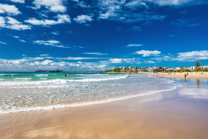 Písečná pláž v Mooloolaba, Austrálie