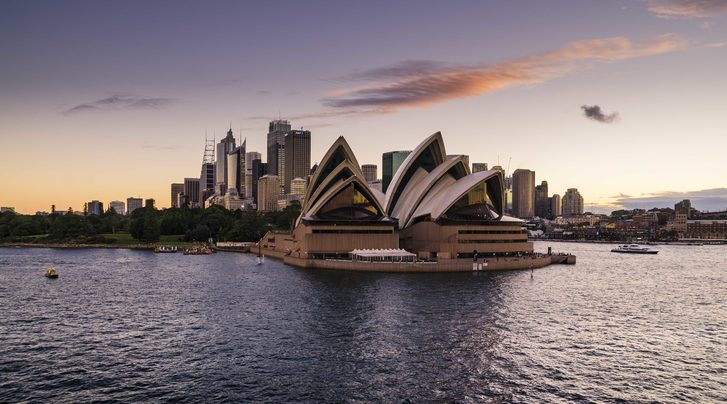 Panorama města Sydney, Austrálie. Circular Quay a Opera House