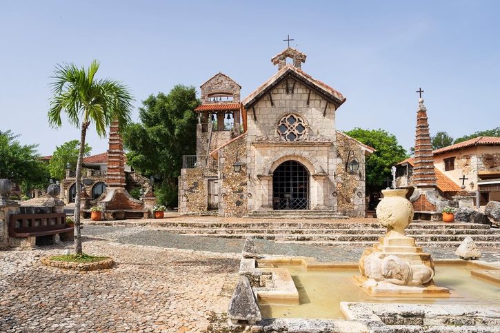 Kostel Altos de Chavón v La Romana