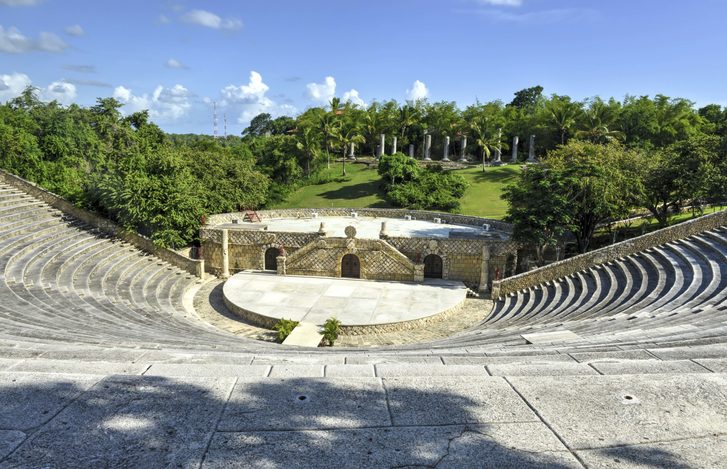 Amfiteátr ve vesnici Altos de Chavon, La Romana, Dominikánská rep.