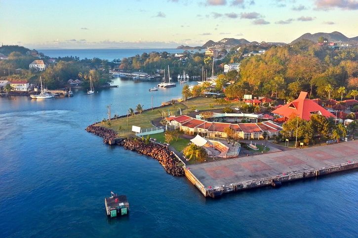 Castries - Přístav výletních lodí na Svaté Lucii.
