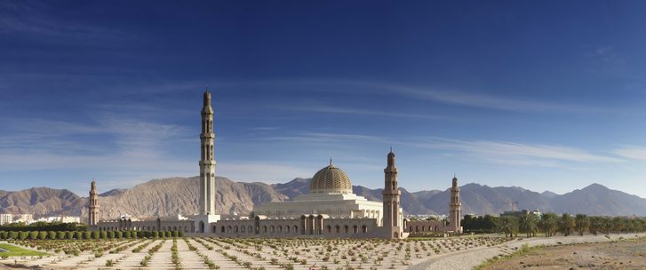 Pohled na krásnou Mešitu sultána Kábuse, Maskat, Omán