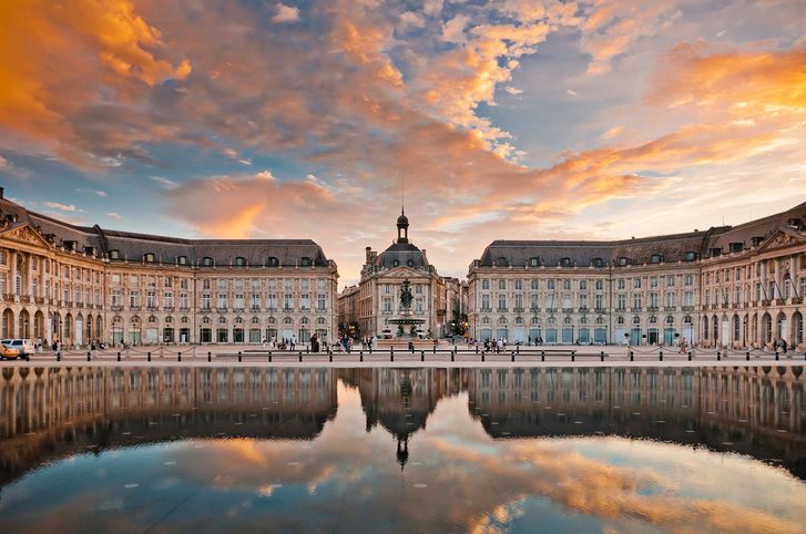 Place de la Bourse ve městě Bordeaux, Francie