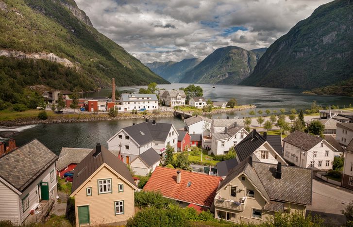 Pohled na město Hellesylt, Norsko