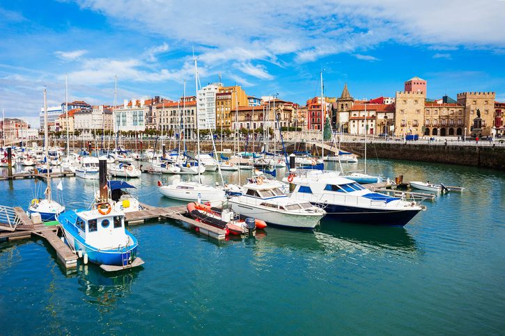 Puerto Deportivo de Gijón - přístav v Gijónu, Španělsko