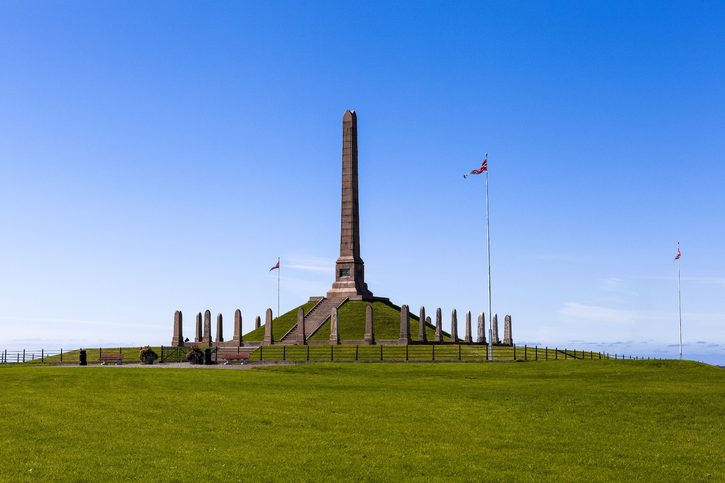 Slavná památka zvaná „Haraldshaugen“, která se nachází v Haugesundu, Norsko