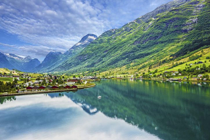 Pohled na krajinu s horami, Olden, Norsko