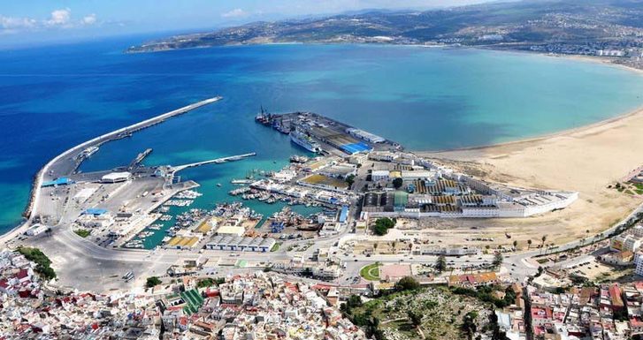 Pohled na MedPort - přístav v Tangeru, Maroko