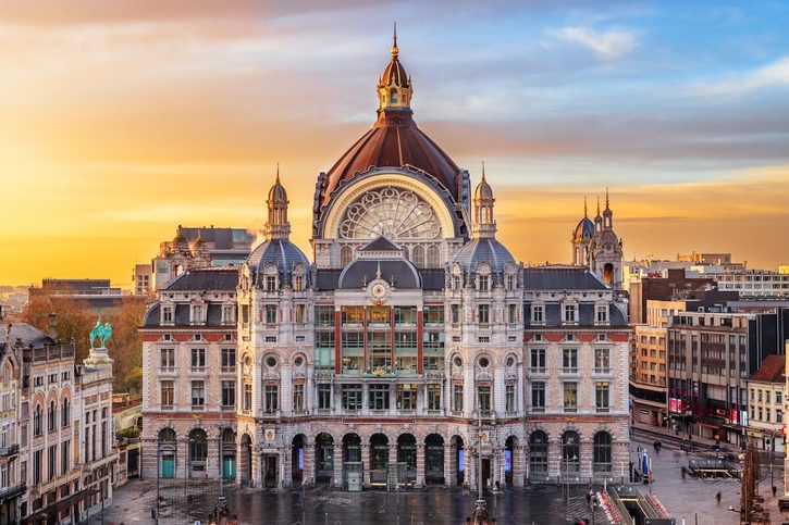 Antverpy - nádraží Antwerpen-Centraal