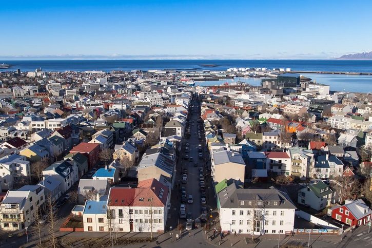 Pohled na Reykjavík z věže kostela Hallgrímskirkja