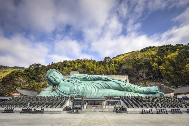 Ležící Buddha z chrámu Nanzoin ve Fukuoce, Japonsko