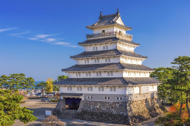 Hrad Šimabara leží v Šimabaře v prefektuře Nagasaki v Japonsku. Původní hrad byl postaven v roce 1624. Jeho dnešní podoba pochází z roku 1964. Pětiposchoďová, zářivě bílá budova je protikladem černého hradu Kumamoto v sousední prefektuře Kumamoto. Nagasaki, Japonsko