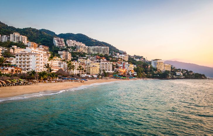 Pohled na pobřeží Puerto Vallarta, Mexiko