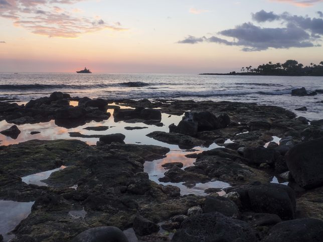 Krásný západ slunce v Kailua-Kona na Havajském ostrově