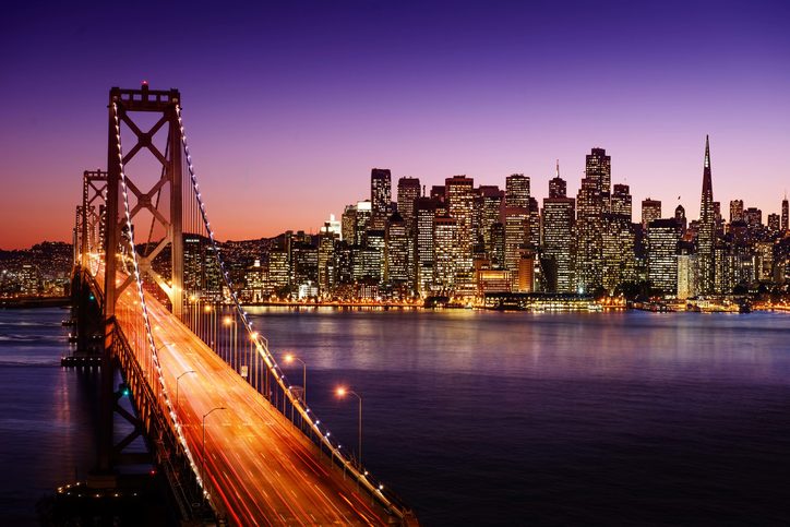 San Francisco panorama a Bay Bridge, Kalifornie