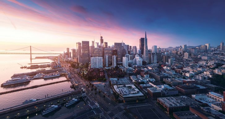 Letecký panoramatický výhled na město San Francisco, Kalifornie