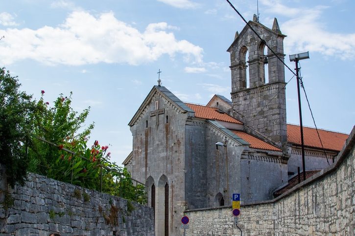 Pula - Kostel a klášter sv. Františka v Pule  