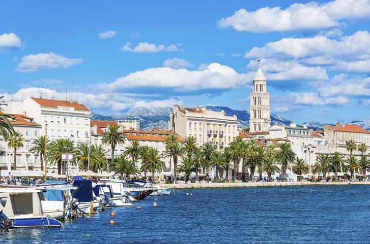 Split, Chorvatsko (region Dalmácie). Seznamu světového dědictví UNESCO Mosor hory v pozadí.Split, Chorvatsko (region Dalmácie). Seznamu světového dědictví UNESCO Mosor hory v pozadí
