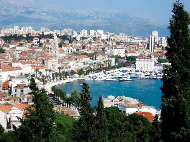 Krásný pohled na přístavní a důležité město Split, Chorvatsko