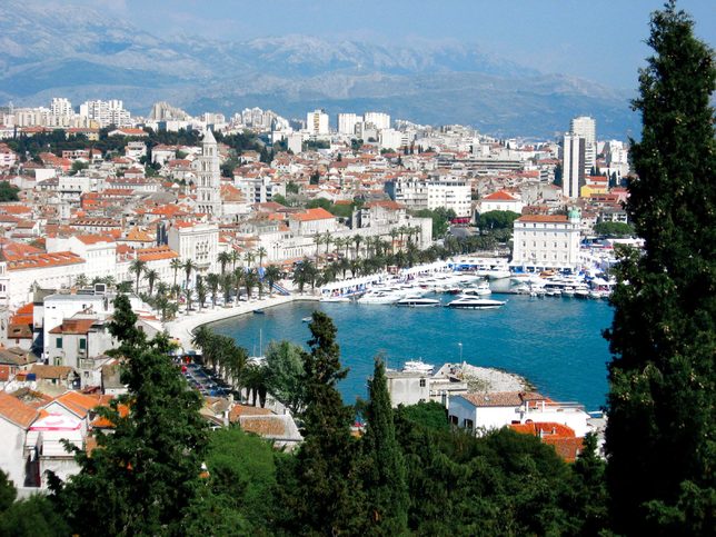 Krásný pohled na přístavní a důležité město Split, Chorvatsko