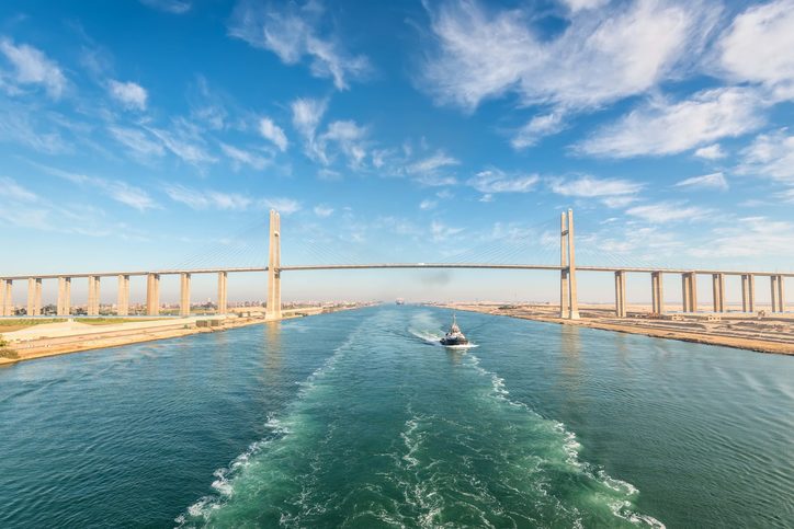 Most přes Suezský průplav.