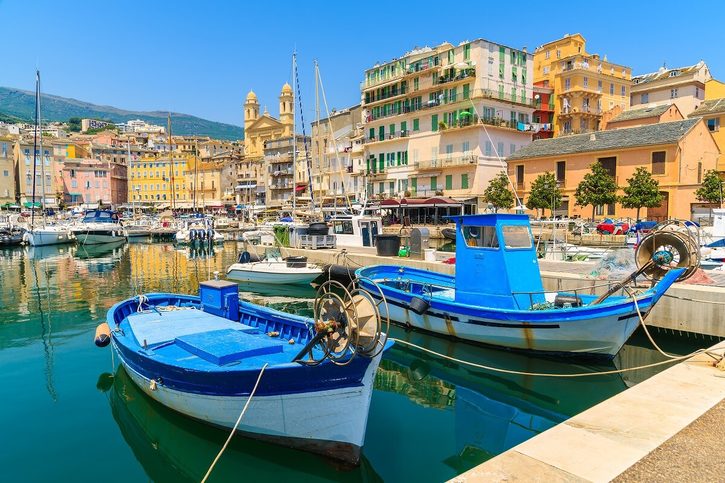 Bastia - Tradiční rybářské lodě v přístavu Bastia  