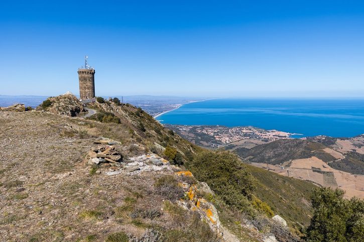 Port Vendres - Pohled na věž Madeloc