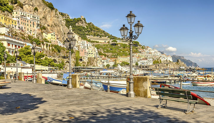Amalfi - přímořské město v zálivu Salerno