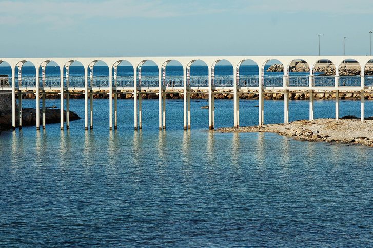 Pontile Pirgo -  původně postavené v druhé polovině roku 1800, bylo pojmenováno podle starověkých obyvatel Pyrgi