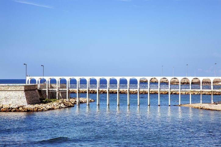 Most Pontile Pirgo - který tehdy vedl ke koupališti