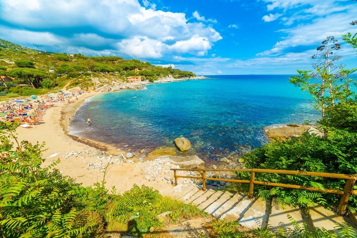 Portoferraio - Panoramatický výhled na pláž Spiaggia di Seccheto.
