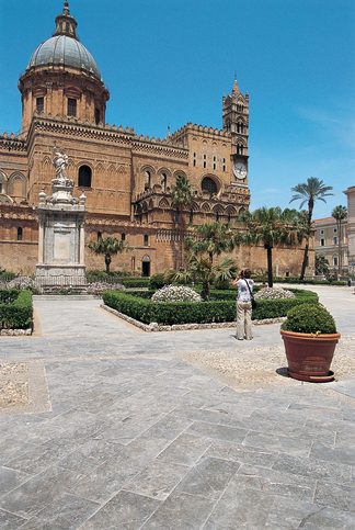 Pohled na Starou katedrálu Nanebevzetí Panny Marie, Palermo, Sicílie