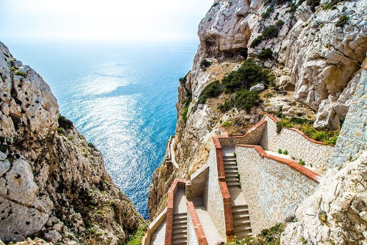 Alghero - Impozantní schodiště známé jako Escala del Cabirol