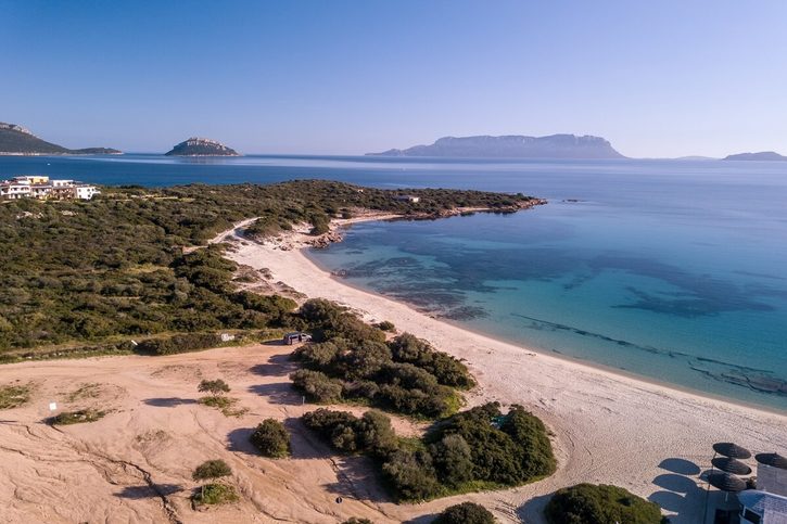 Golfo Aranci - Letecký pohled na Spiaggia Bianca