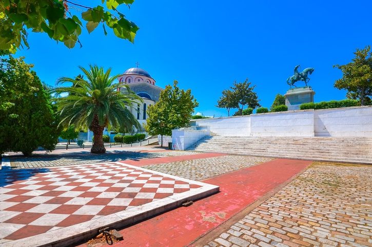 Kavala - Bronzová jezdecká socha Muhammeda Aliho Paši před pravoslavným kostelem.
