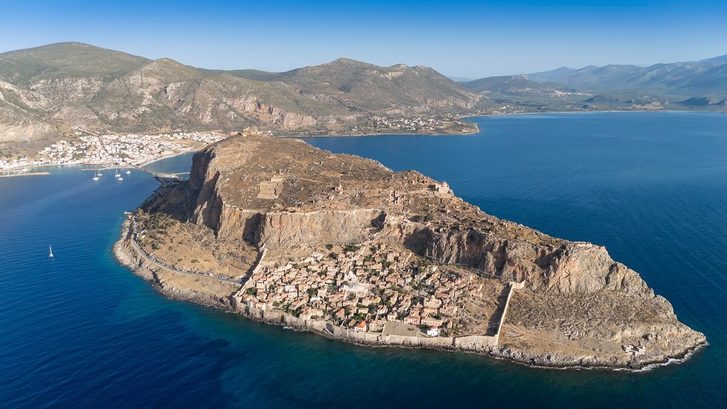 Monemvasia - Letecký pohled na středověké město Monemvasia
