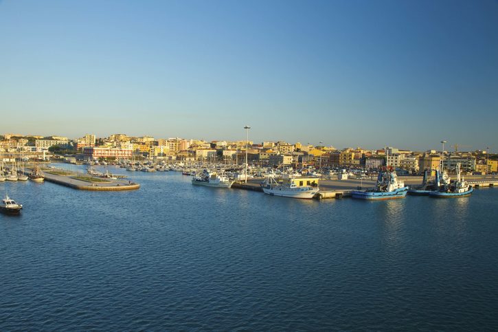 Pohled na přístavní město Piraeus, Řecko