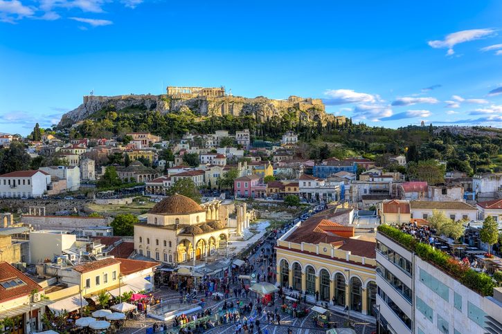 Panorama s náměstím Monastiraki a Akropolí.