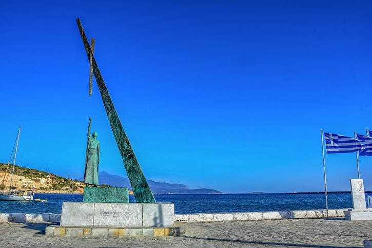 Samos - Socha Pythagora v přístavu.