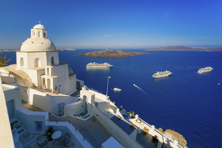 Santorini - Krásný pohled na výletní lodě, Santorini, Řecko